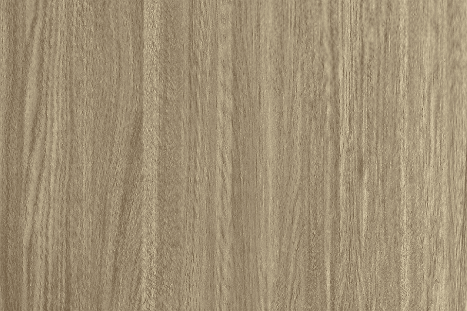 Närbild av träpanel med naturlig trästruktur och ljusbrun färg.